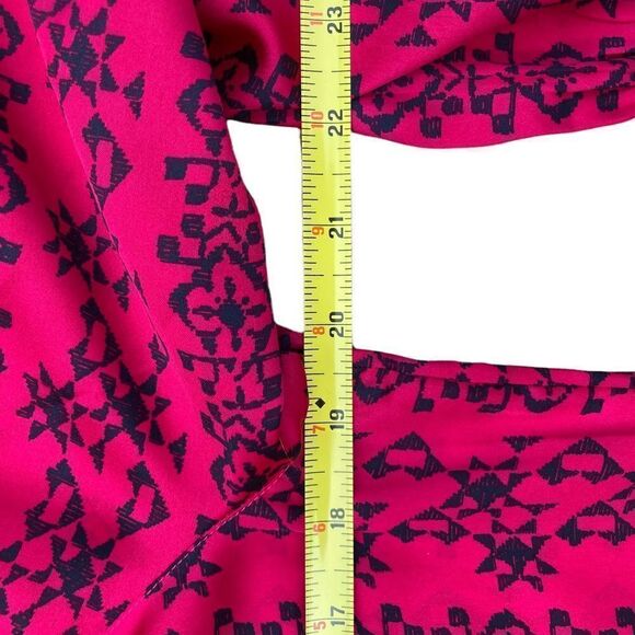 Gap Shiny Red and Navy 3/4 Sleeve Top With Keyhole Closure, Size M - Picture 5 of 5